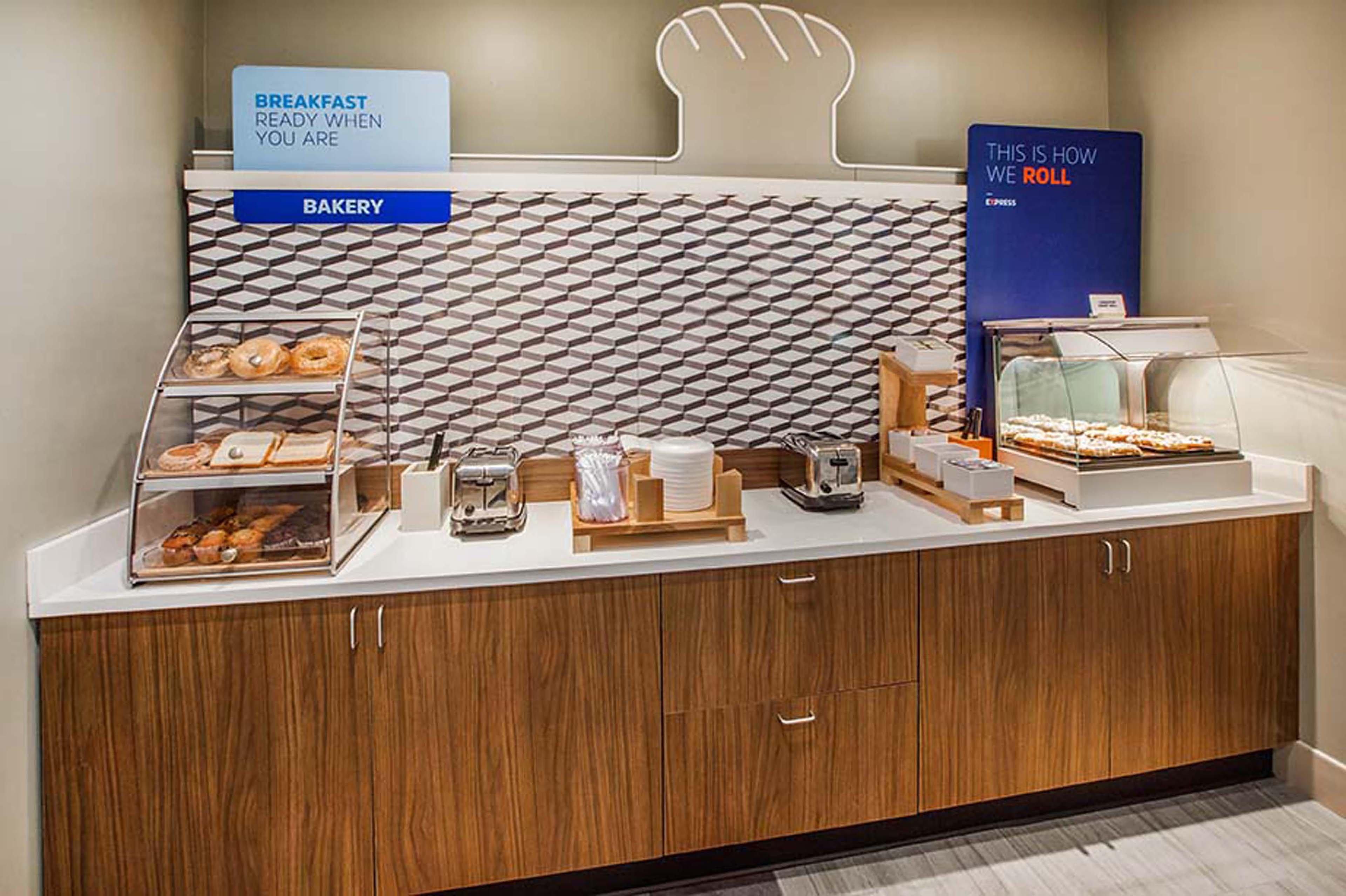 Holiday Inn Express Jamestown By Ihg Eksteriør billede